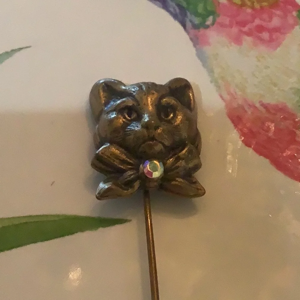 CAT Stick Pin with stone gold toned Vintage heart on bottom
